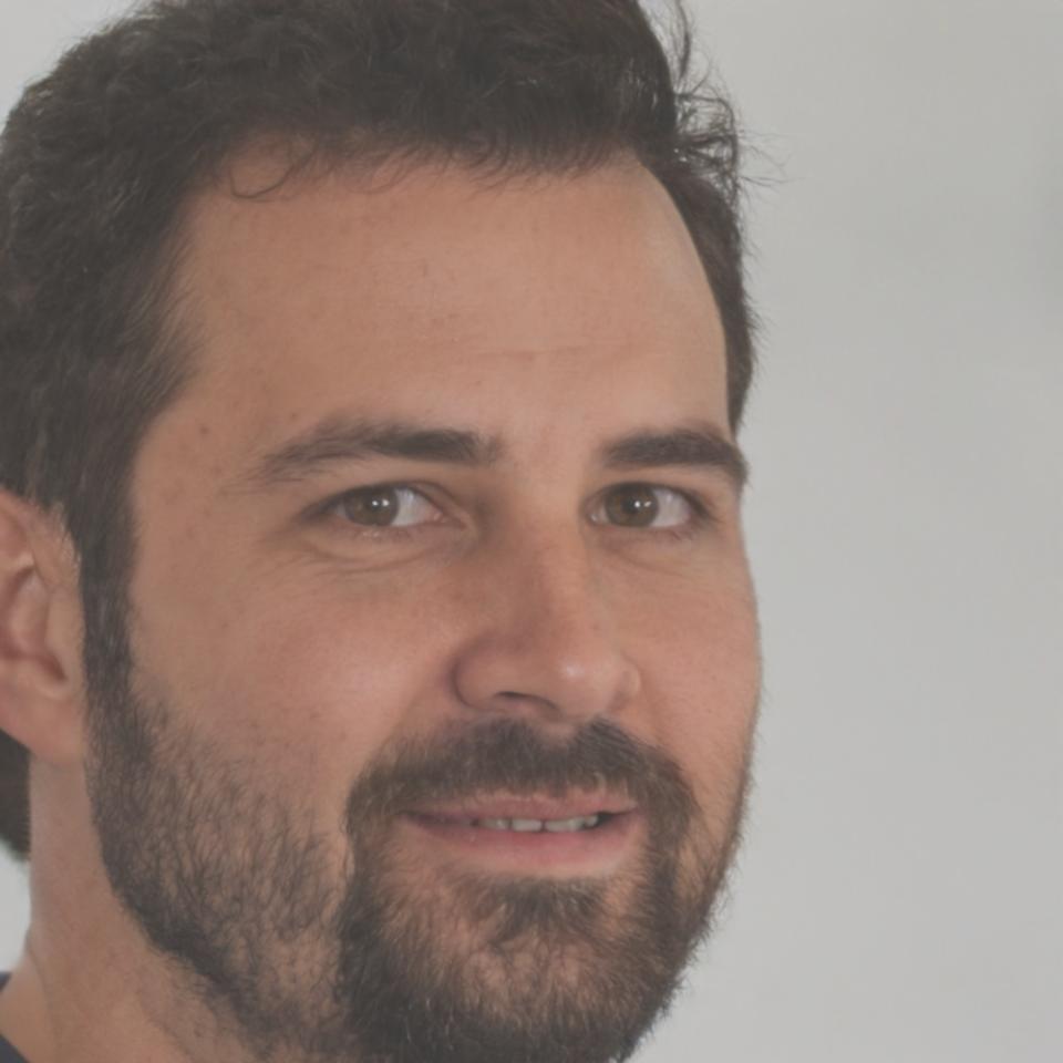 Leo Castellano, Senior Financial Educator